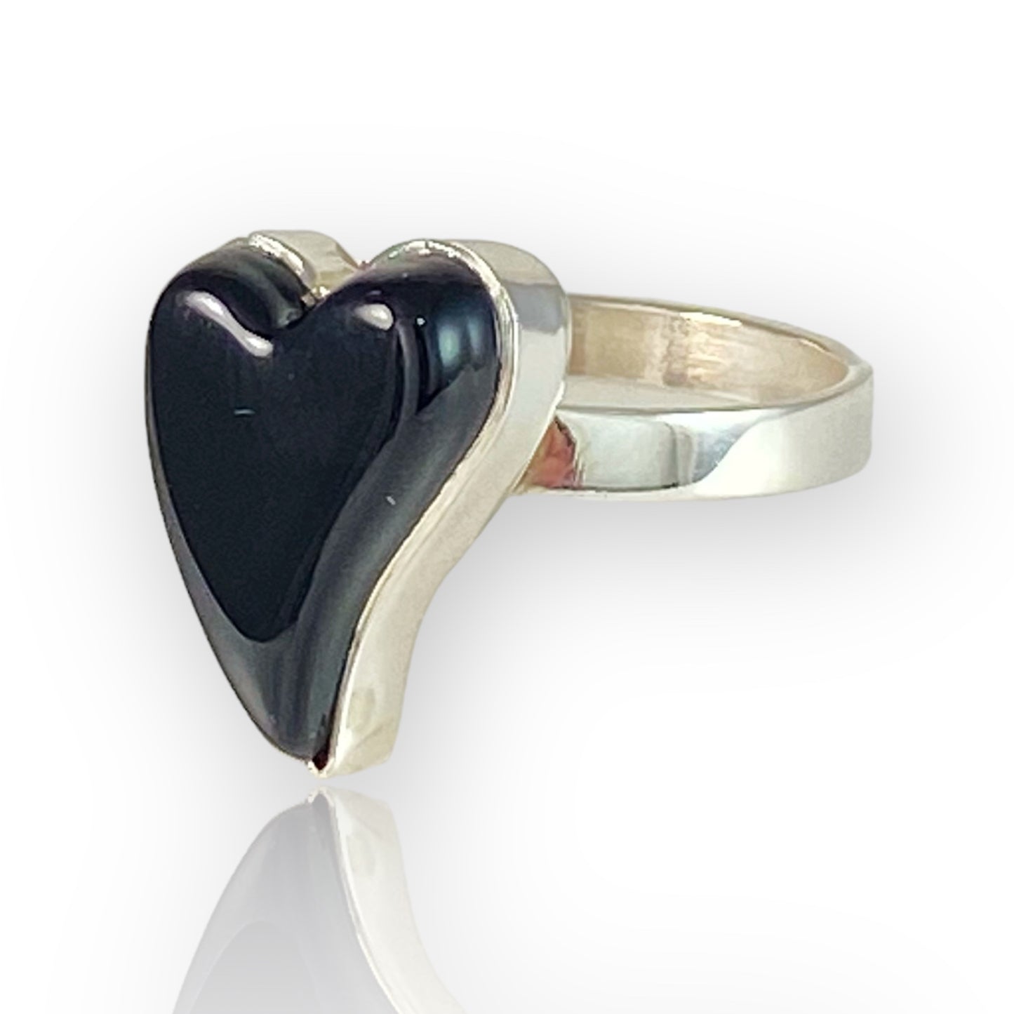 Small Curved Heart Ring in Black