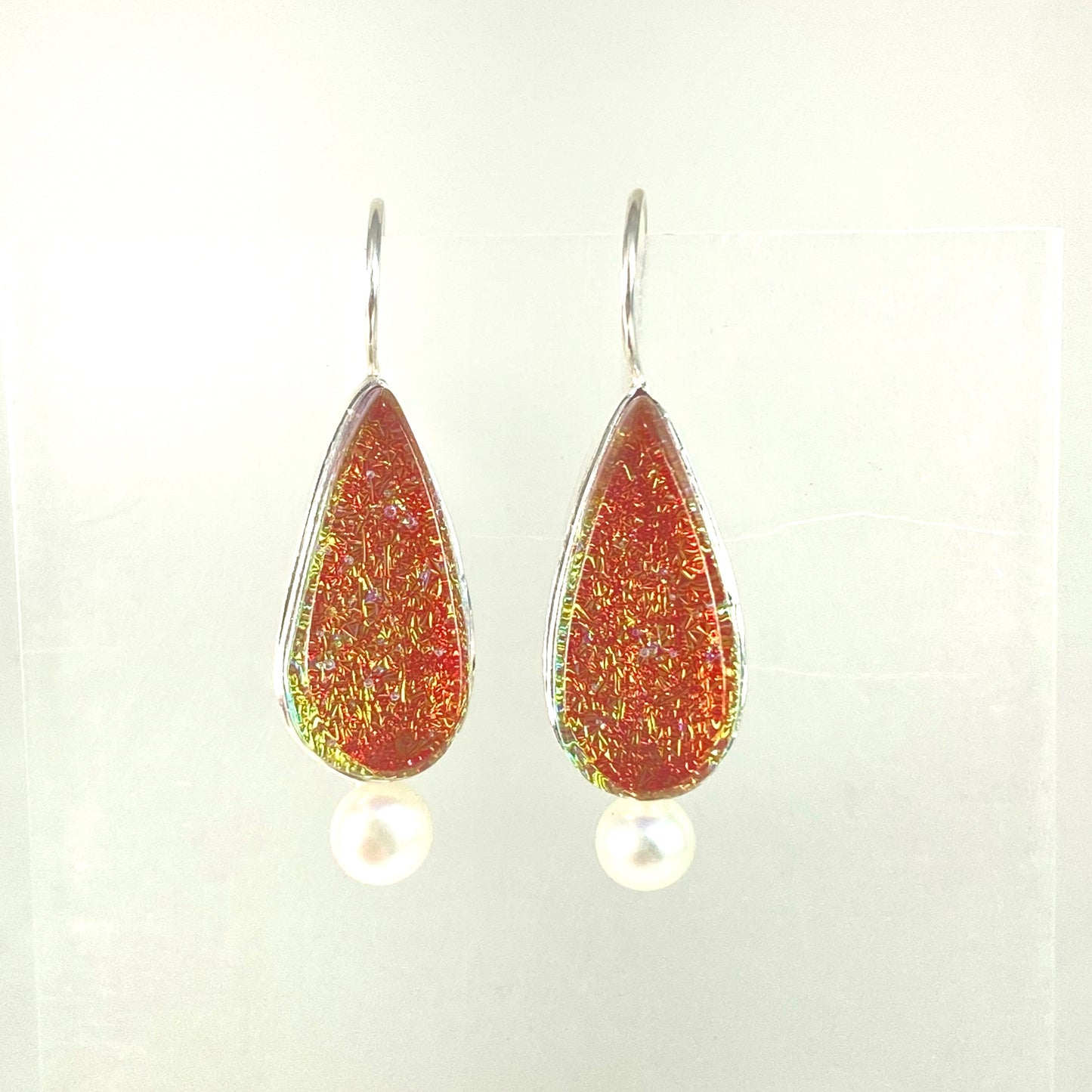 Teardrops Earrings with Pearl in Salmon