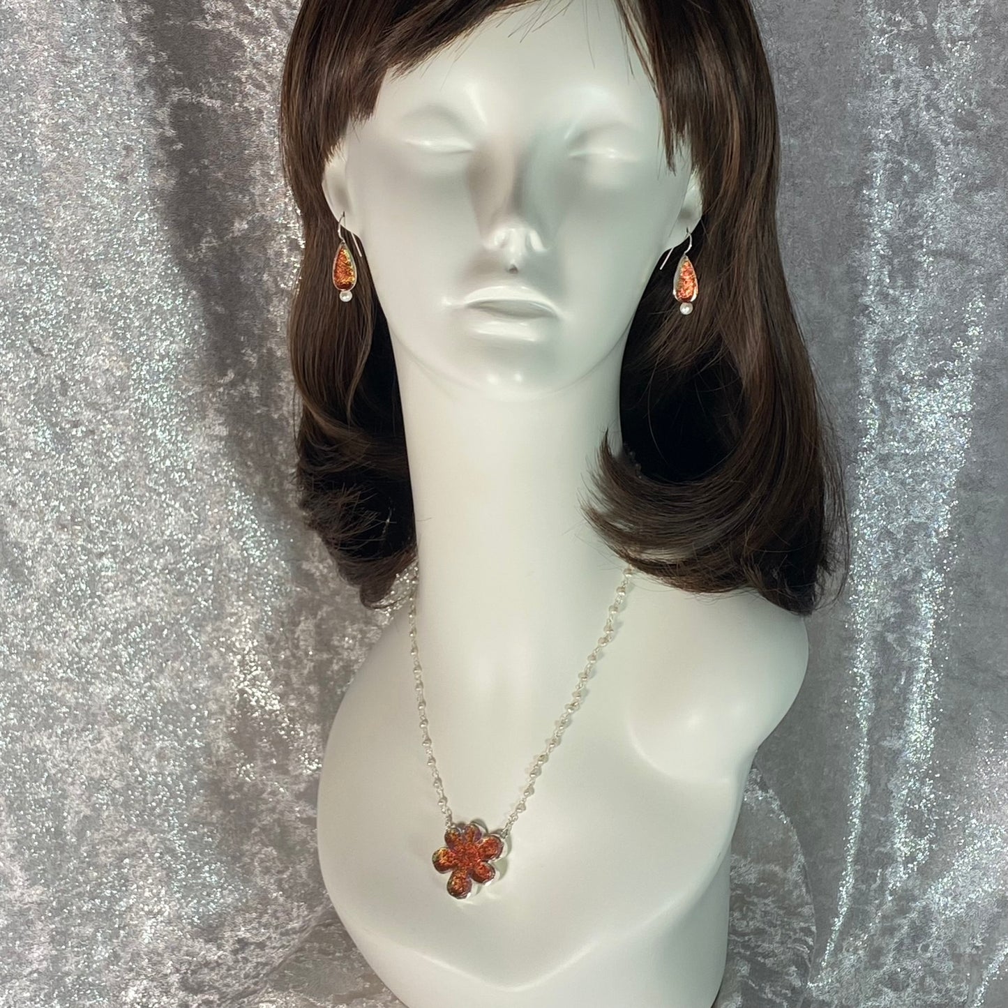 Teardrops Earrings with Pearl in Salmon
